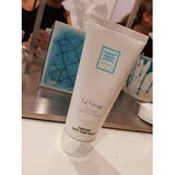 Using RIVOLI Mousse Nettoyante on face and neck – daily cleansing ritual