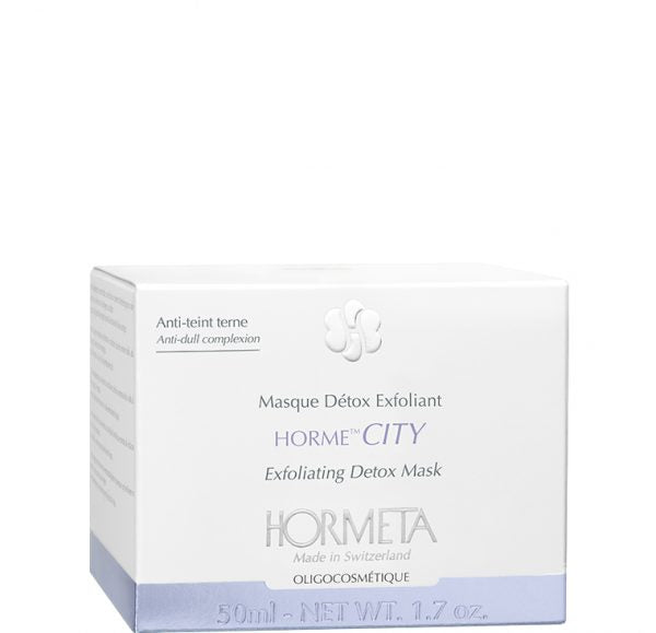 Applying Exfoliating Detox Mask – detox and exfoliation in progress