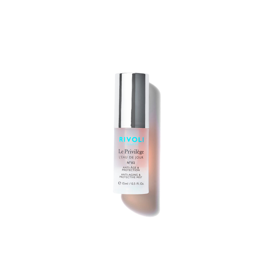 Applying RIVOLI L’Eau de Jour on face and neck – daily protective mist