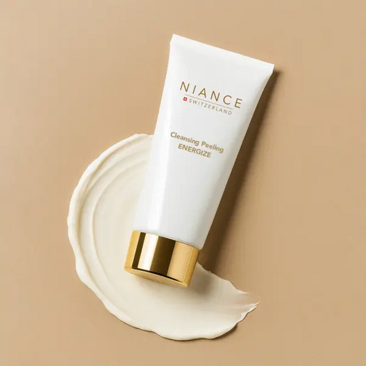 NIANCE Gold Cleansing Peeling ENERGIZE — creamy texture on skin