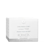 Texture of Absolute Cream – soft cream with powdered finish