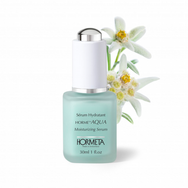 Texture of HormeAQUA Moisturizing Serum – lightweight hydrating formula for dry skin