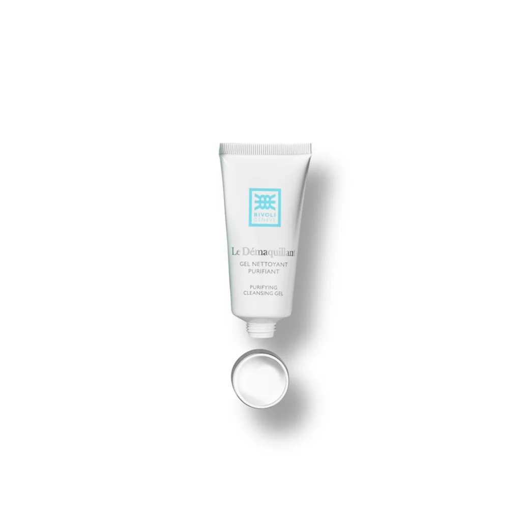 Texture of RIVOLI cleansing gel – gentle formula with coconut and macadamia oils