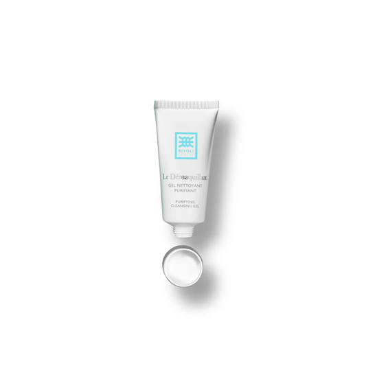 Texture of RIVOLI cleansing gel – gentle formula with coconut and macadamia oils